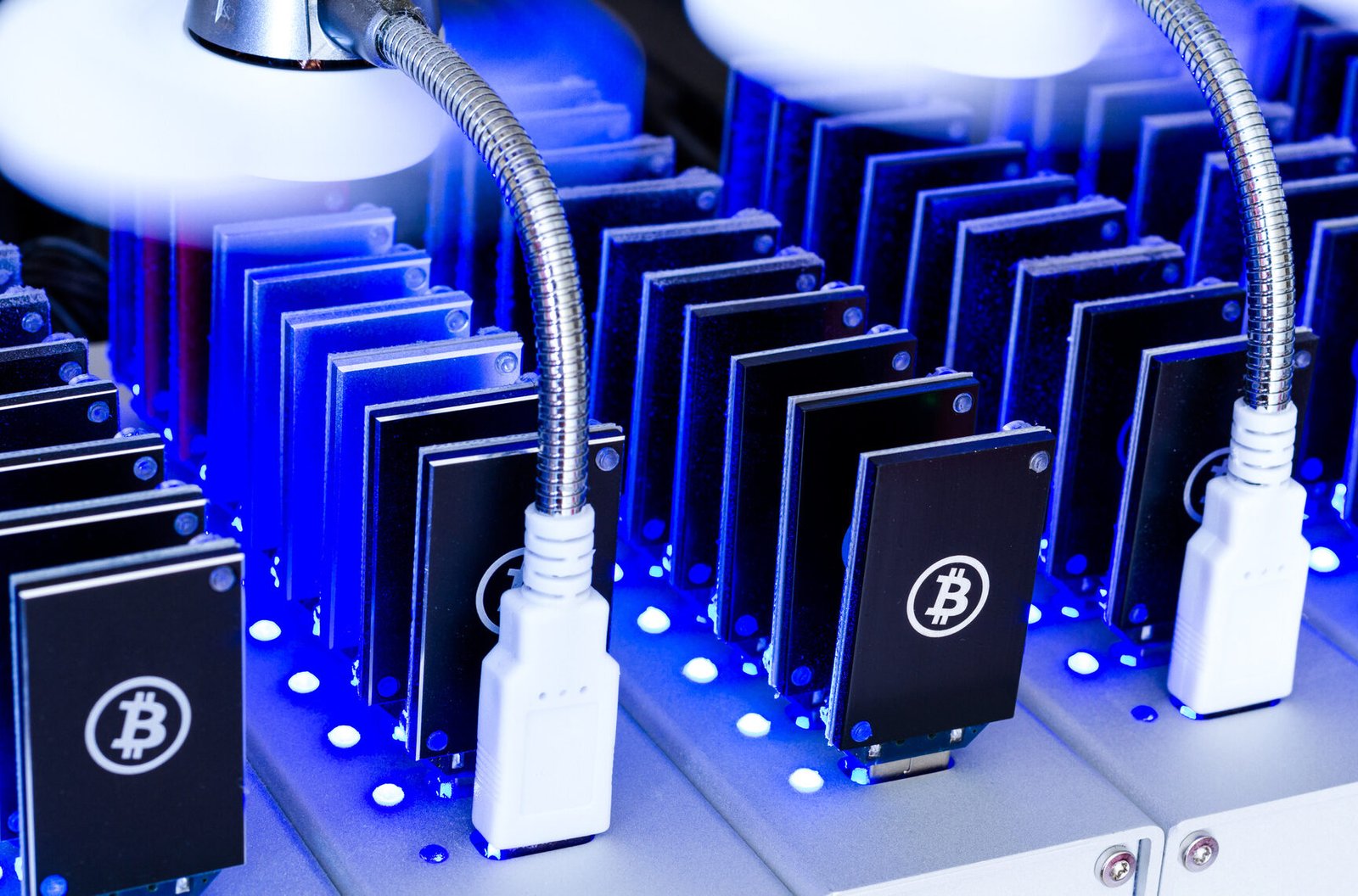 Best Bitcoin Mining Machines 2025: Complete Rankings